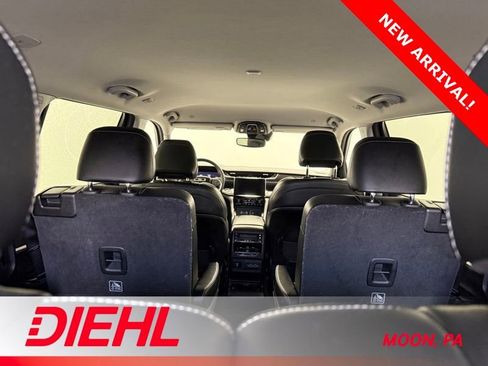 Used 2023 Jeep Grand Cherokee L Limited w/ Black Appearance Package image 10