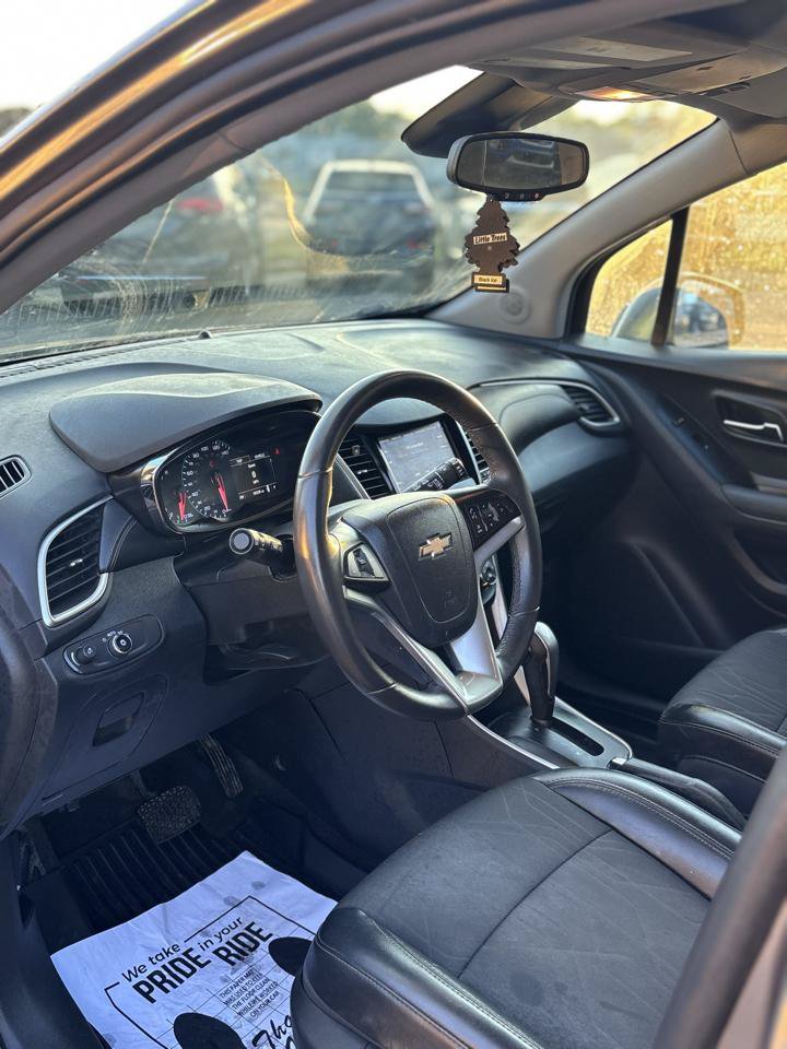 Used 2020 Chevrolet Trax LT w/ LT Convenience Package AWD/4WD image 5