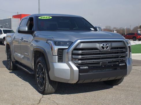 Used 2025 Toyota Tundra Limited image 24