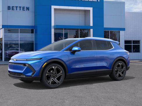 New 2026 Chevrolet Equinox EV LT image 2