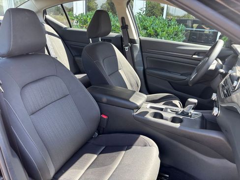 Used 2025 Nissan Altima 2.5 SV FWD image 36