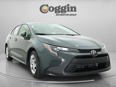 Used 2025 Toyota Corolla LE FWD image 30