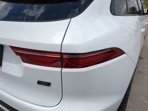 New 2026 Jaguar F-PACE R-Dynamic S image 10