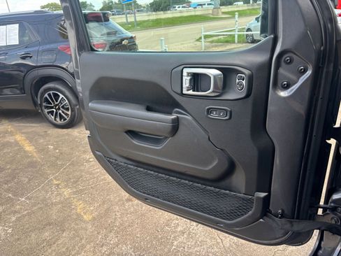 Used 2025 Jeep Wrangler Unlimited Sport AWD/4WD image 18