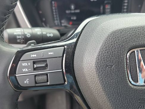 Used 2025 Honda Pilot Elite image 16