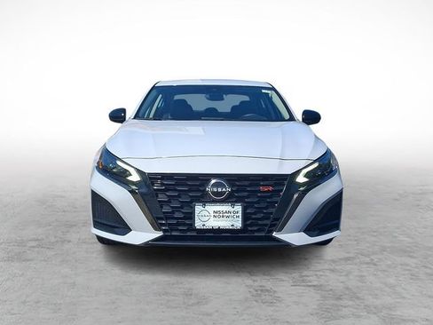 Used 2023 Nissan Altima 2.5 SR FWD image 2
