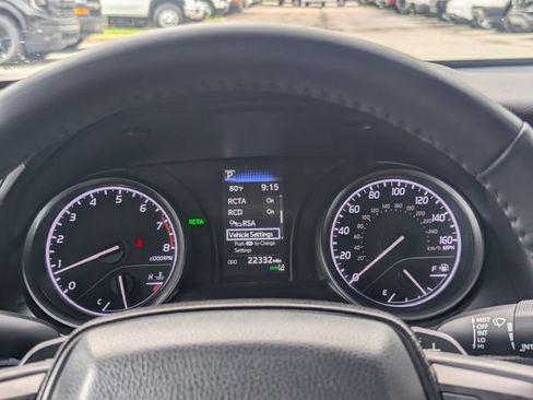 Used 2022 Toyota Camry SE w/ Convenience Package FWD image 18