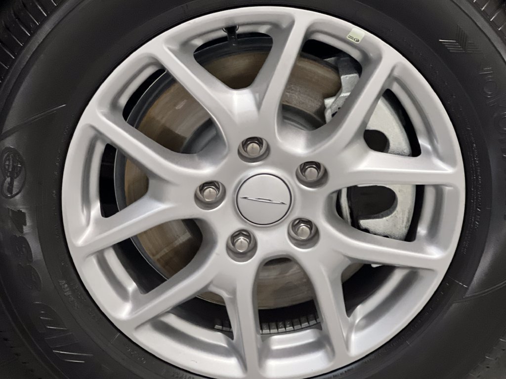 Used 2027 Chrysler Pacifica Select FWD image 85