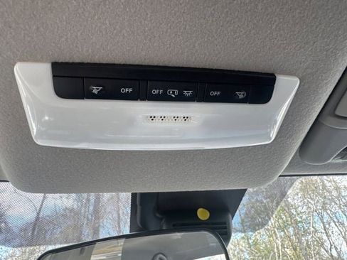 Used 2023 Nissan Versa SV image 12