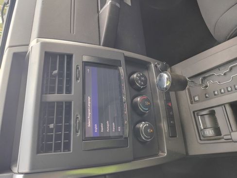 Used 2011 Jeep Liberty Sport image 12