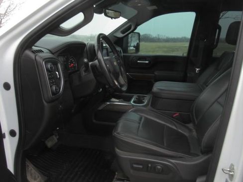 Used 2023 Chevrolet Silverado 2500 High Country w/ Z71 Off-Road Package image 3
