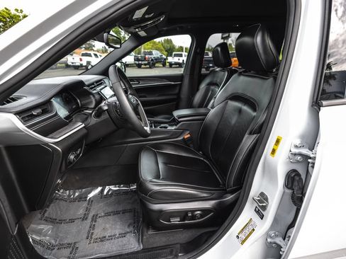 Used 2024 Jeep Grand Cherokee Limited AWD/4WD image 22