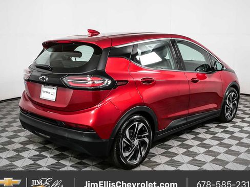 Used 2023 Chevrolet Bolt LT w/ Infotainment Package FWD image 3