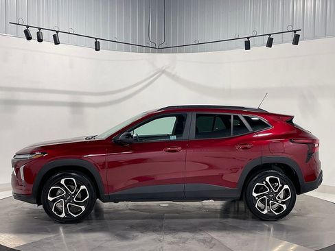 Used 2024 Chevrolet Trax RS FWD image 14