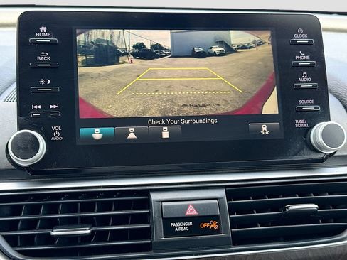 Used 2018 Honda Accord EX image 32