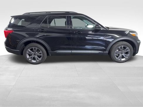 Used 2023 Ford Explorer XLT w/ Equipment Group 202A AWD/4WD image 13