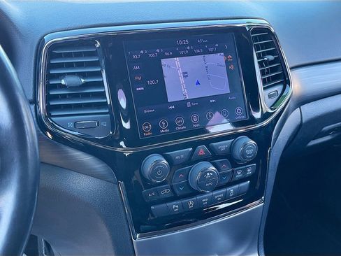 Certified 2019 Jeep Grand Cherokee Laredo w/ 18" Wheel & 8.4" Radio Group image 15