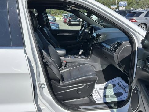 Used 2019 Jeep Grand Cherokee Overland image 9