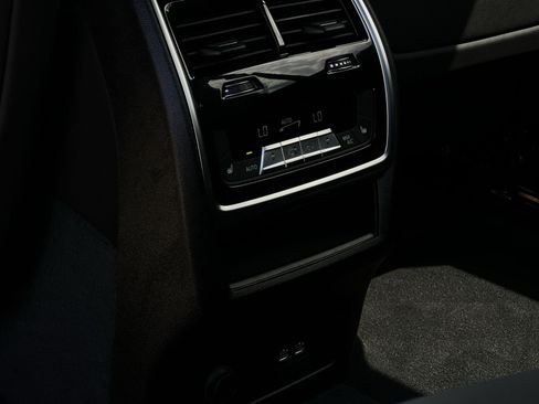 Used 2026 BMW X7 xDrive40i AWD/4WD image 37