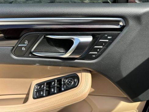 Certified 2024 Porsche Macan AWD/4WD image 17
