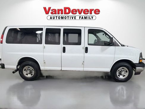 Used 2018 Chevrolet Express 3500 LT w/ LT Preferred Equipment Group RWD image 11