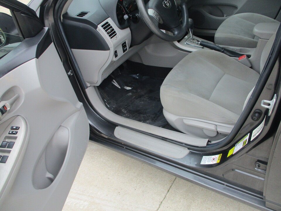 Used 2012 Toyota Corolla LE FWD image 22