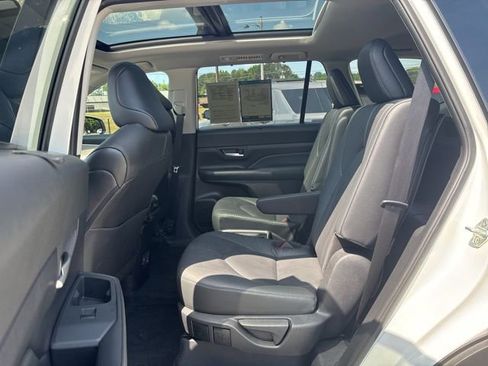 Used 2025 Toyota Grand Highlander AWD image 27