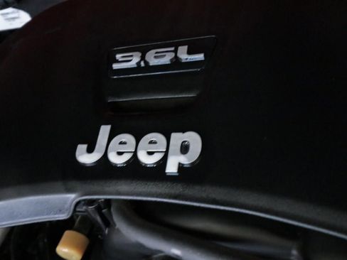 Used 2018 Jeep Wrangler Unlimited Sahara w/ Cold Weather Group image 10