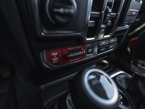 Used 2019 Jeep Wrangler Unlimited Rubicon AWD/4WD image 16