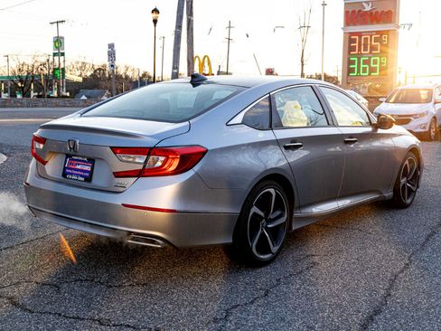 Used 2018 Honda Accord Touring image 6