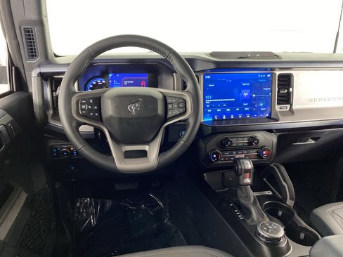 Used 2023 Ford Bronco Outer Banks image 21