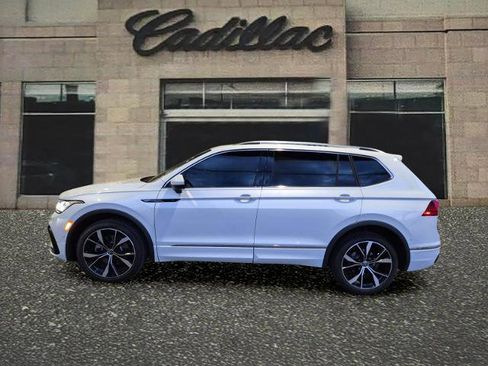 Used 2024 Volkswagen Tiguan SEL R-Line image 2