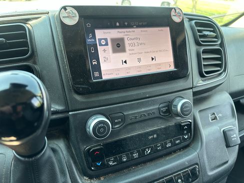 Used 2024 RAM ProMaster 2500 w/ Convenience Group image 16