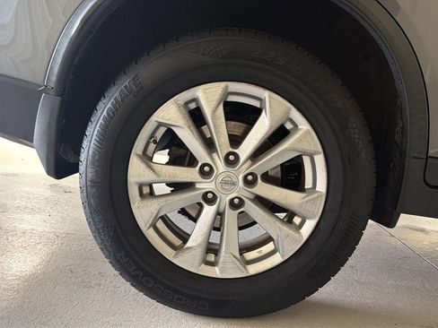 Used 2016 Nissan Rogue SV w/ SV Premium Package image 28