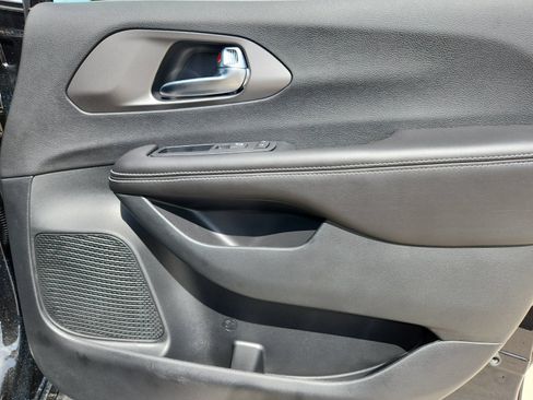 New 2027 Chrysler Pacifica Select FWD image 20