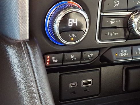 Used 2022 GMC Yukon SLT w/ SLT Luxury Package image 25