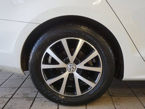 Used 2017 Volkswagen Jetta SE image 29
