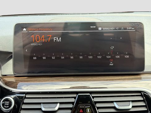 Used 2021 BMW 540i w/ Premium Package image 32