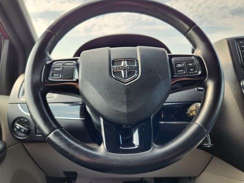 Used 2020 Dodge Grand Caravan SXT FWD image 21