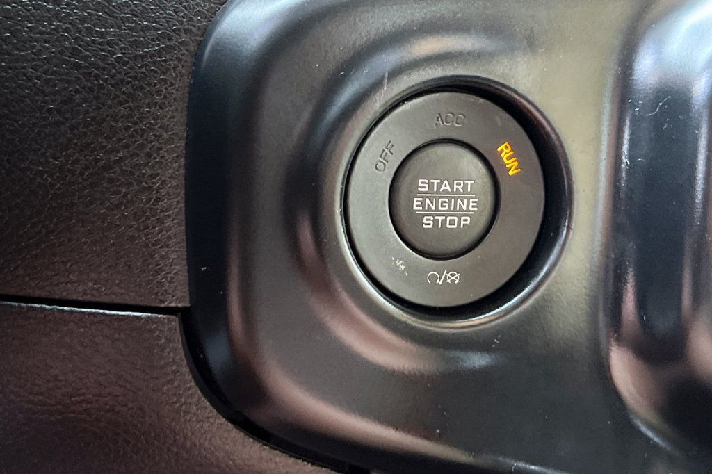 Used 2018 Jeep Wrangler Unlimited Sahara AWD/4WD image 24