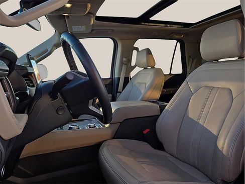 Used 2024 Ford Expedition Limited image 14