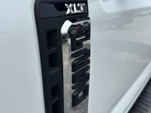 Used 2025 Ford F250 XLT w/ FX4 Off-Road Package AWD/4WD image 9