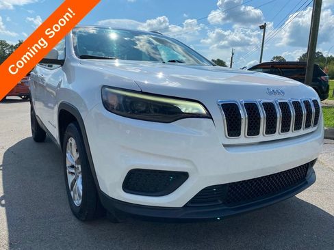 Used 2020 Jeep Cherokee Latitude FWD image 2