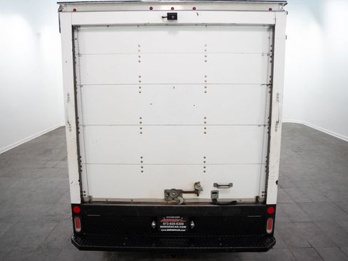 Used 2017 Ford Transit 250 138 RWD image 9