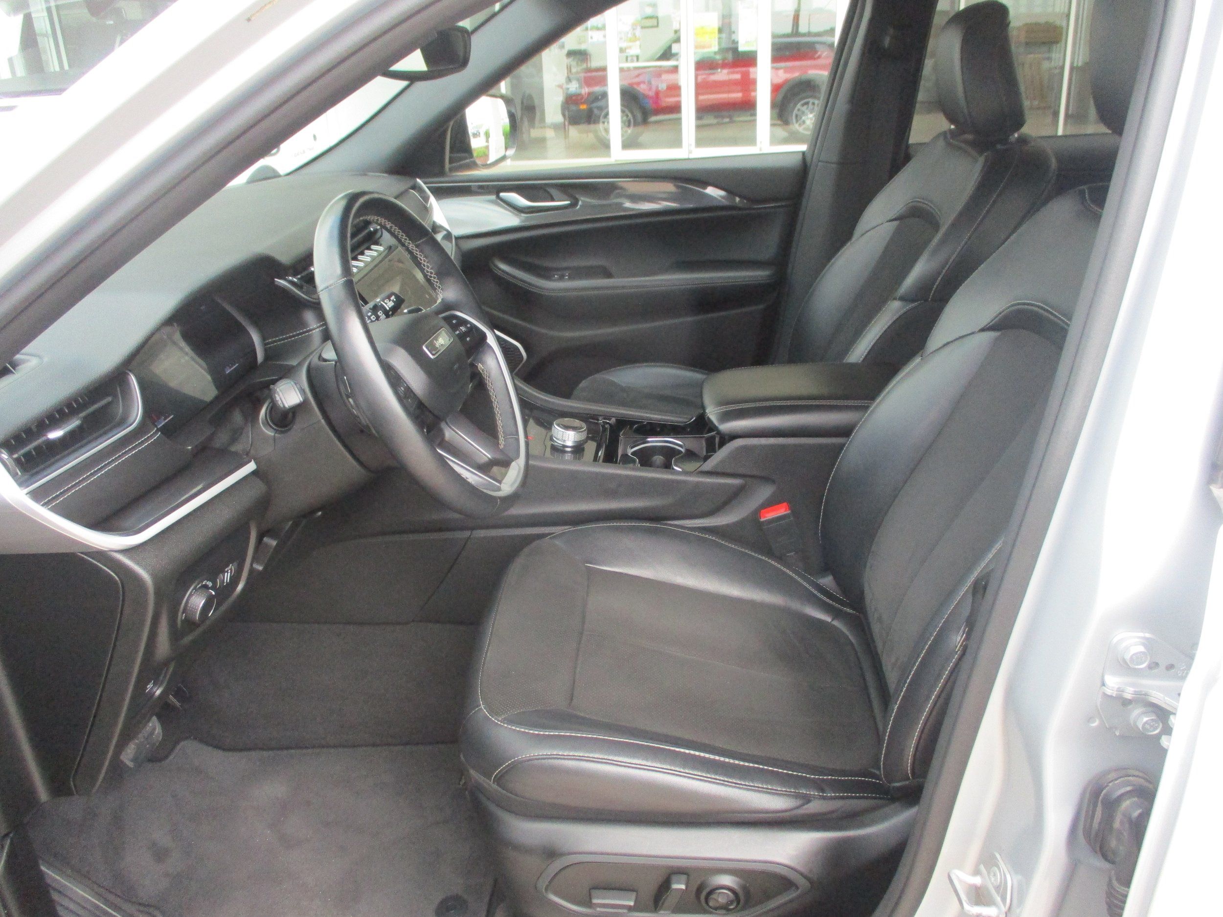 Used 2021 Jeep Grand Cherokee L Laredo AWD/4WD image 4