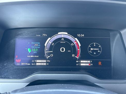 Used 2025 Toyota Tundra Limited AWD/4WD image 32