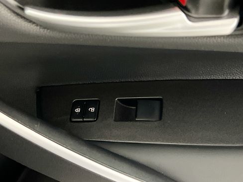 Used 2025 Toyota Corolla SE image 32