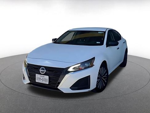 Used 2025 Nissan Altima 2.5 SV FWD image 4