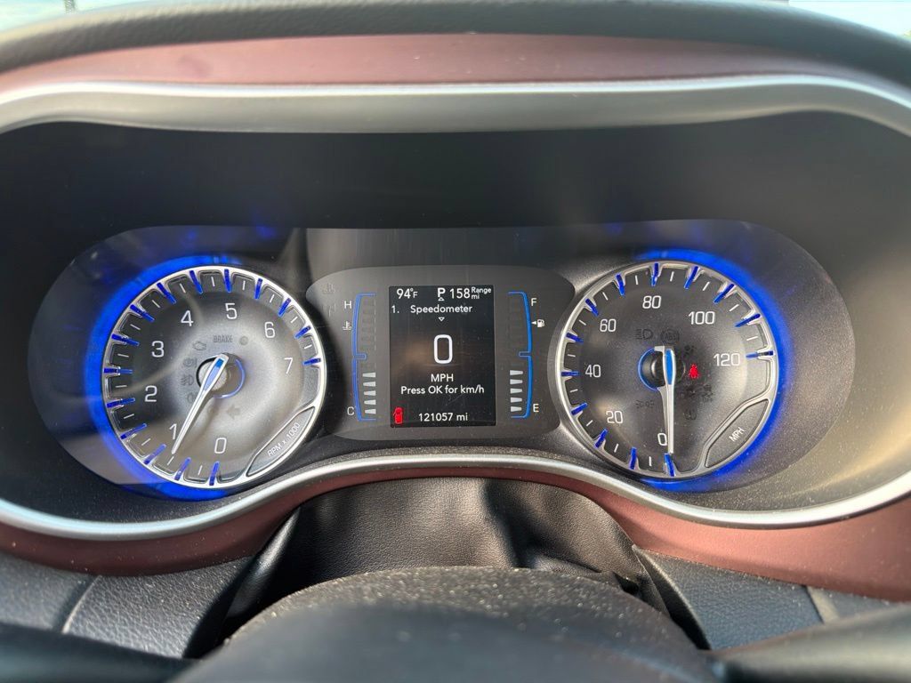 Used 2020 Chrysler Pacifica Touring-L FWD image 9