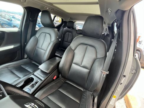 Used 2024 Volvo XC40 B5 Core AWD/4WD image 39